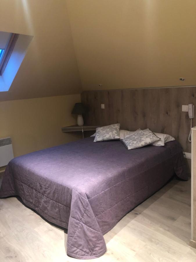 Hotel&Restaurant Le Cardinal Poix-de-Picardie Esterno foto