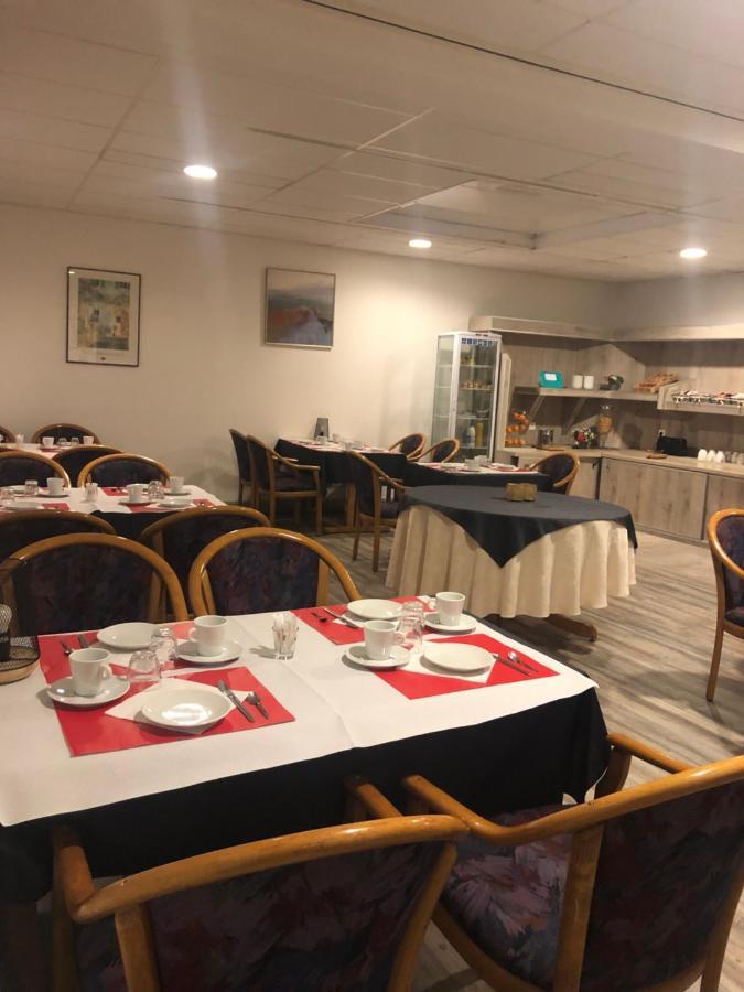 Hotel&Restaurant Le Cardinal Poix-de-Picardie Esterno foto
