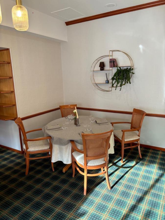 Hotel&Restaurant Le Cardinal Poix-de-Picardie Esterno foto