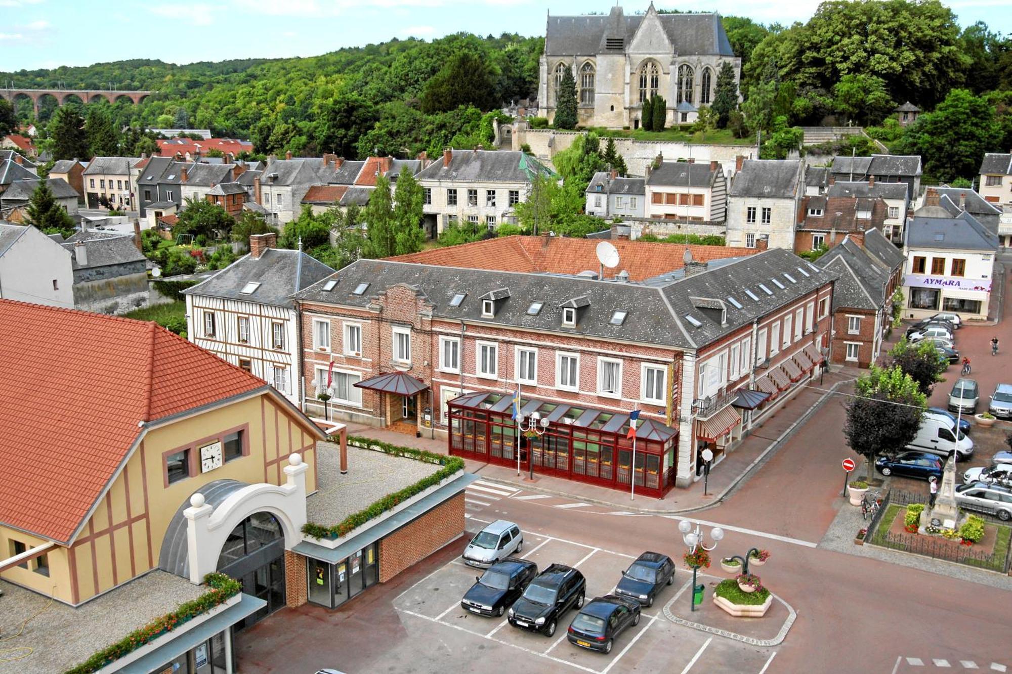 Hotel&Restaurant Le Cardinal Poix-de-Picardie Esterno foto