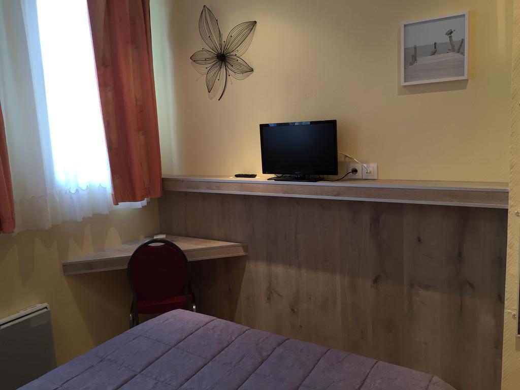 Hotel&Restaurant Le Cardinal Poix-de-Picardie Esterno foto