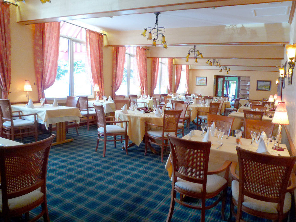 Hotel&Restaurant Le Cardinal Poix-de-Picardie Esterno foto
