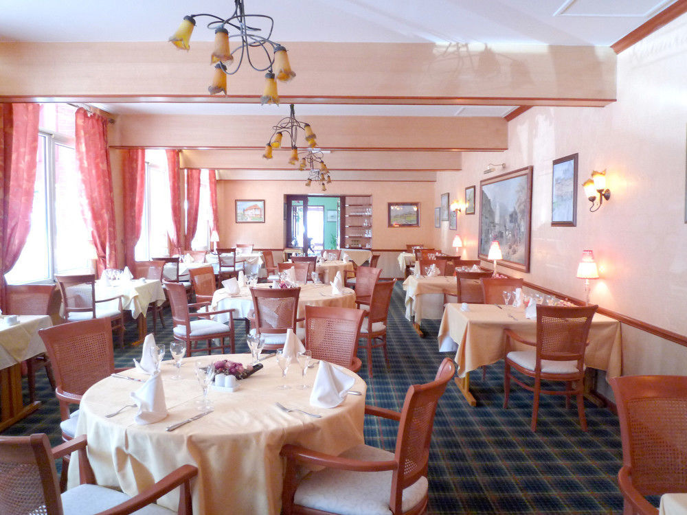 Hotel&Restaurant Le Cardinal Poix-de-Picardie Esterno foto